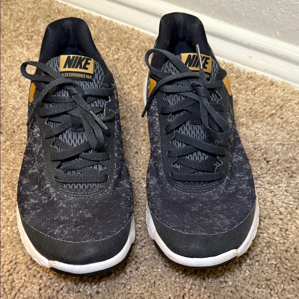 Nike Men's Black and White Athletic Shoes
